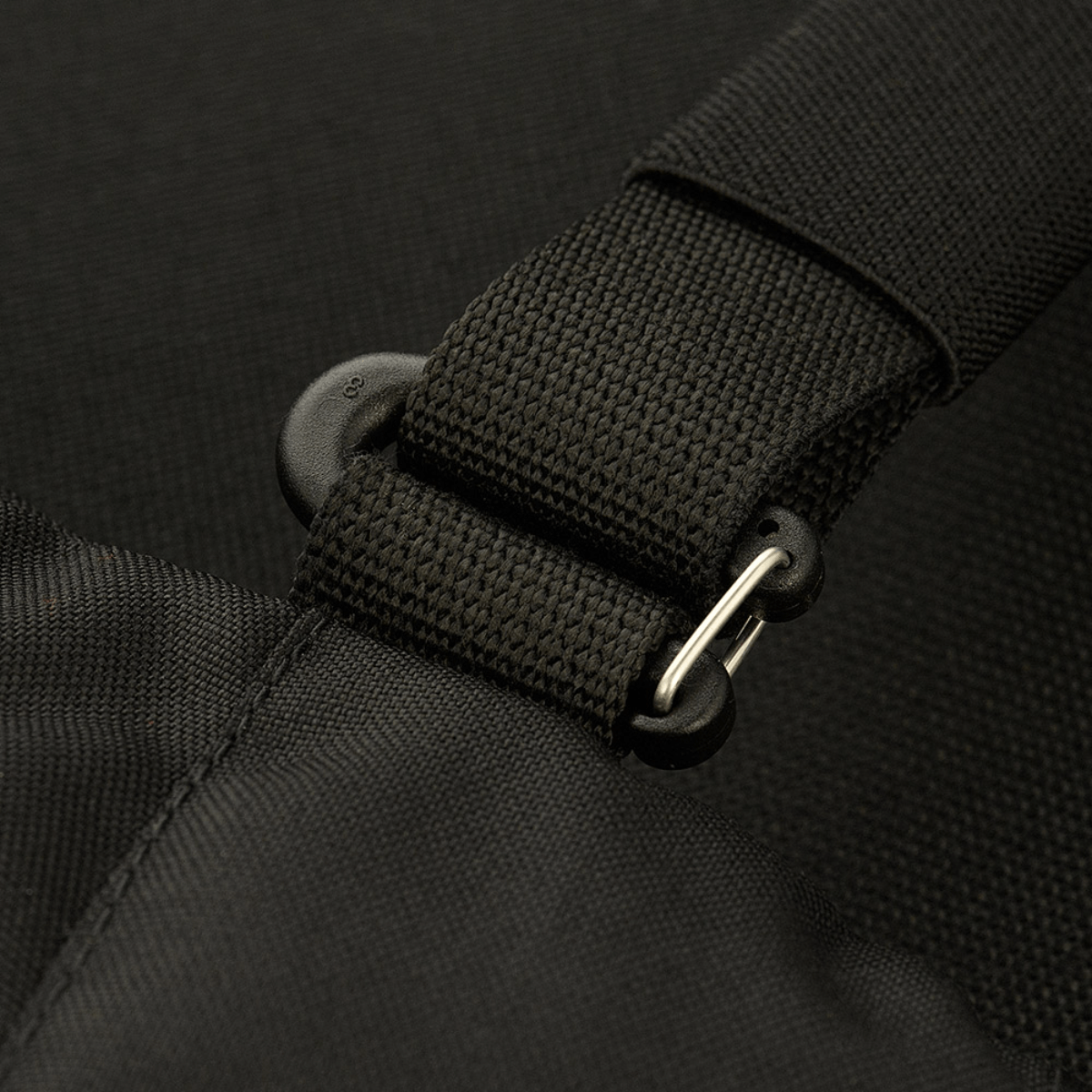 Yksityiskohta M-Tac taktinen käsilämmitin Elite, vahva Cordura 500D ja tukeva remmirakenne.