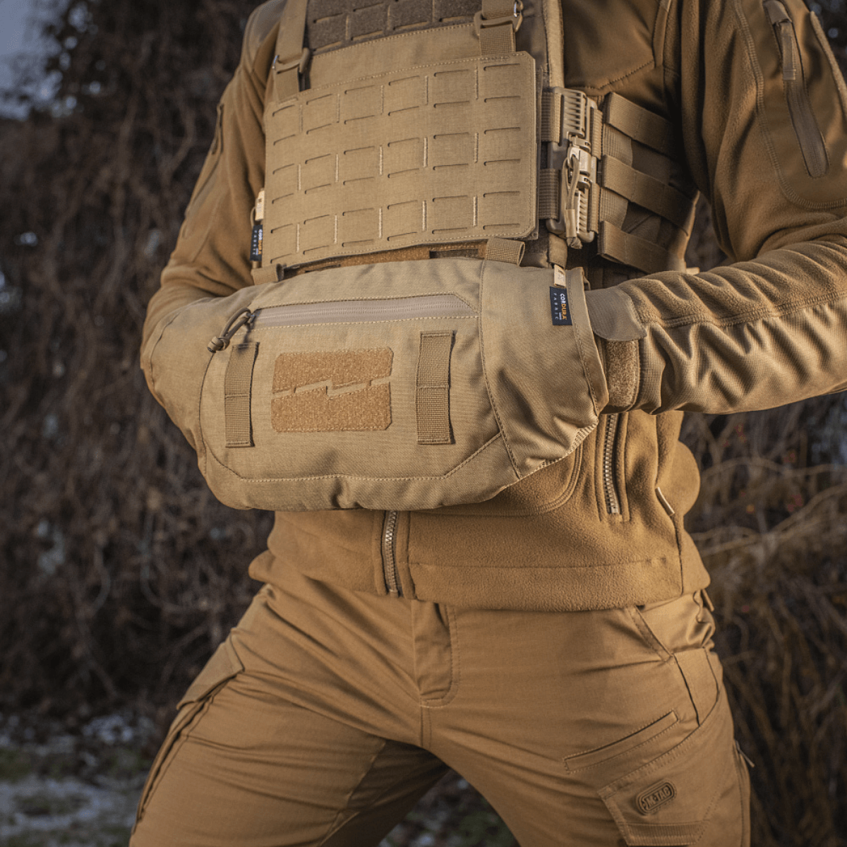 M-Tac taktinen käsilämmitin Elite kestävä Cordura 500D ja Polartec-fleecevuori, sopii kylmiin olosuhteisiin.