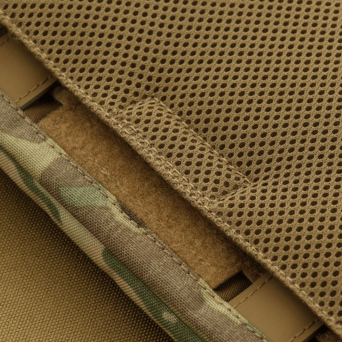 Lähikuva M-Tac taktinen käsilämmitin Elite kestävästä Cordura 500D -kankaasta, pehmeä fleecevuori ja hengittävä mesh-takapuoli.