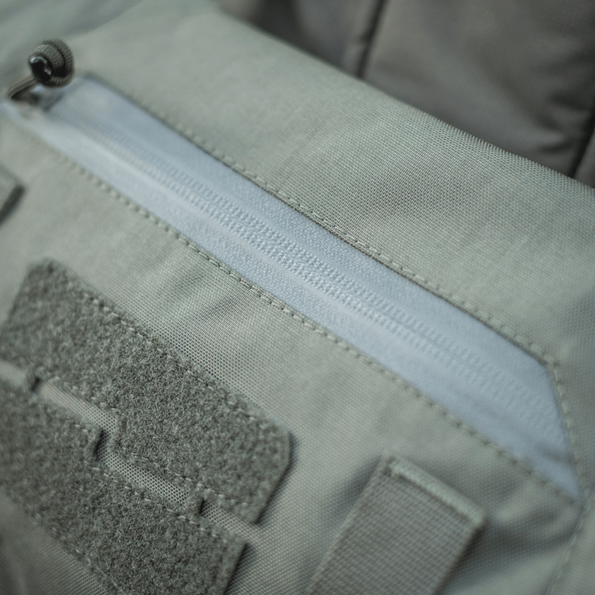 M-Tac Taktisk Håndvarmer Elite valmistettu kestävästä Cordura 500D:stä, vetoketjulla ja tarrakiinnityksellä mukavuutta varten kylmässä säässä