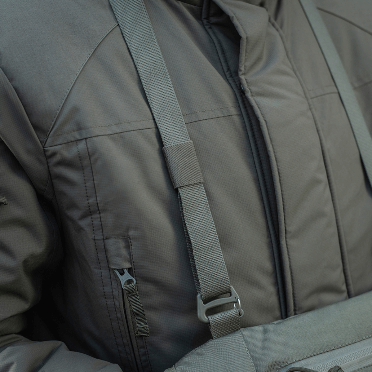 M-Tac Taktisk Håndvarmer Elite kestävästä Cordura 500D -materiaalista, sopiva kylmään säähän, pehmeällä fleecevuorella ja G-Loft-eristyksellä