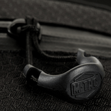 Lähikuva M-Tac Sling Pistoltaske Elite Hexin vetoketjusta ja yksityiskohdista.