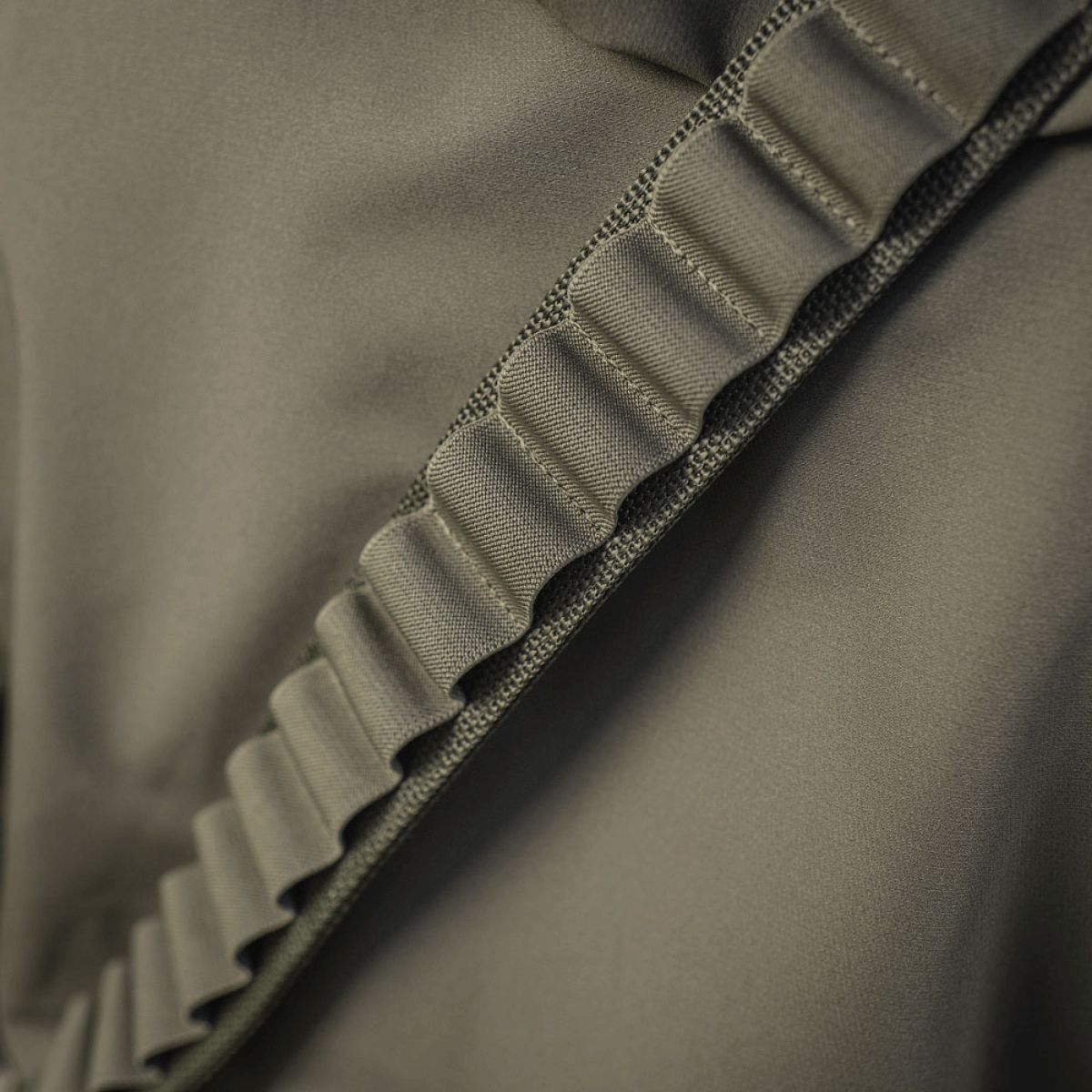 M-Tac Bandolier Elite patruunavyö lähikuva, kapasiteetti 55 patruunaa, suunniteltu nopeaan patruunoiden saatavuuteen, ergonominen ja kestävä.