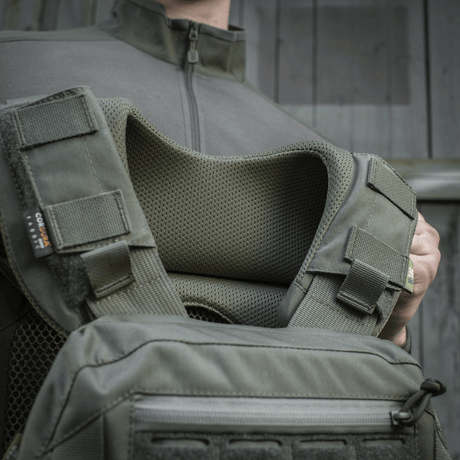 M-Tac olkatyyny Plate Carrier Cuirass QRS Cordura-kankaassa 3D-mesh-paneeleilla mukavuuteen ja tuuletukseen