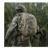 M-Tac Mission Pack Elite reppu camo-kuvioituna, MOLLE LASER CUT-system metsäalueella.