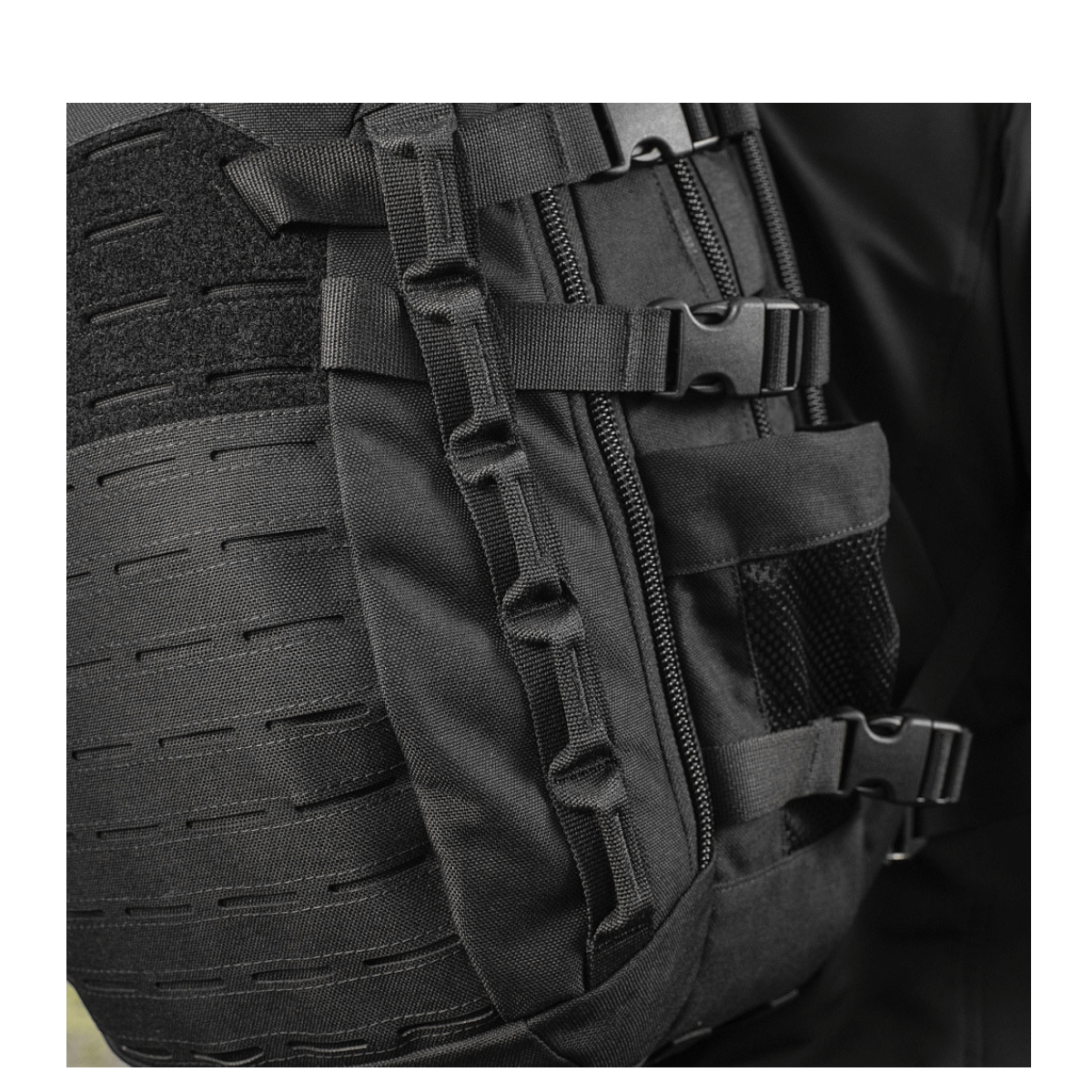 M-Tac Mission Pack Elite reppu, Cordura 1000D ja MOLLE LASER CUT-system lisäämään toiminnallisuutta.