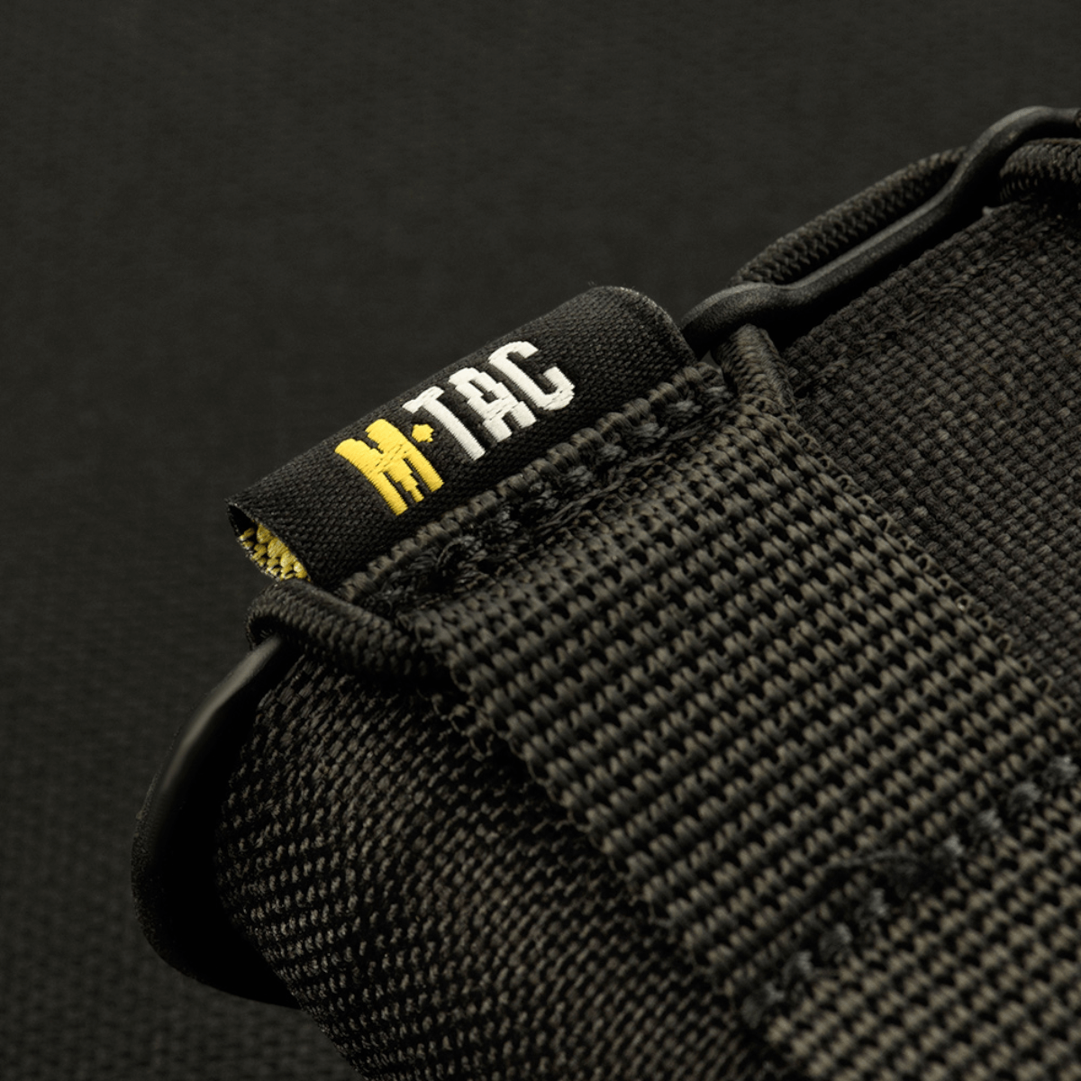 M-Tac lippastasku Kolchan AK/AR Miniille, kestävä Cordura, ompeleiden ja merkin lähikuva, galleria-asento 1.