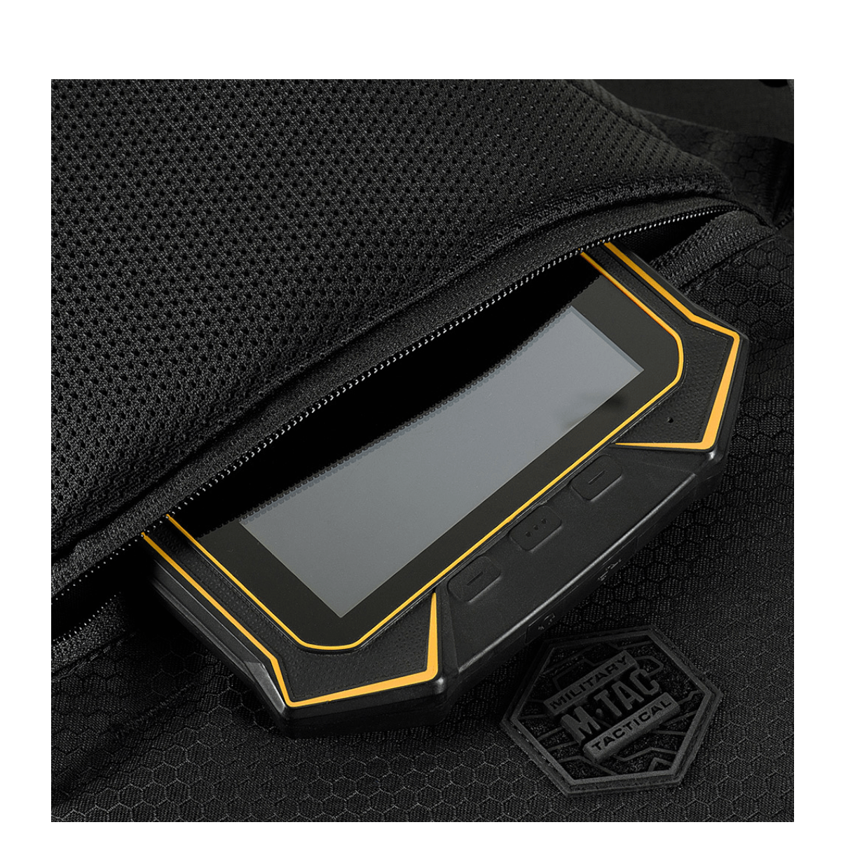 M-Tac Konvert Taske Elite tabletille suunniteltu, magneettilukolla, Cordura-materiaalia. Sopii päivittäiseen käyttöön.