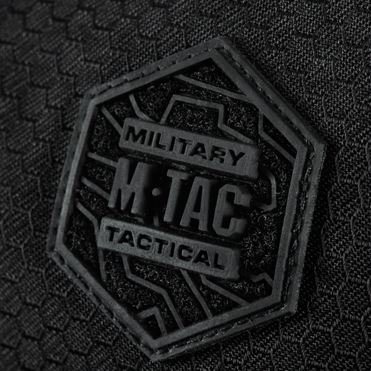 M-Tac Konvert Taske Elite -logo Cordura-materiaalissa, lähikuva.