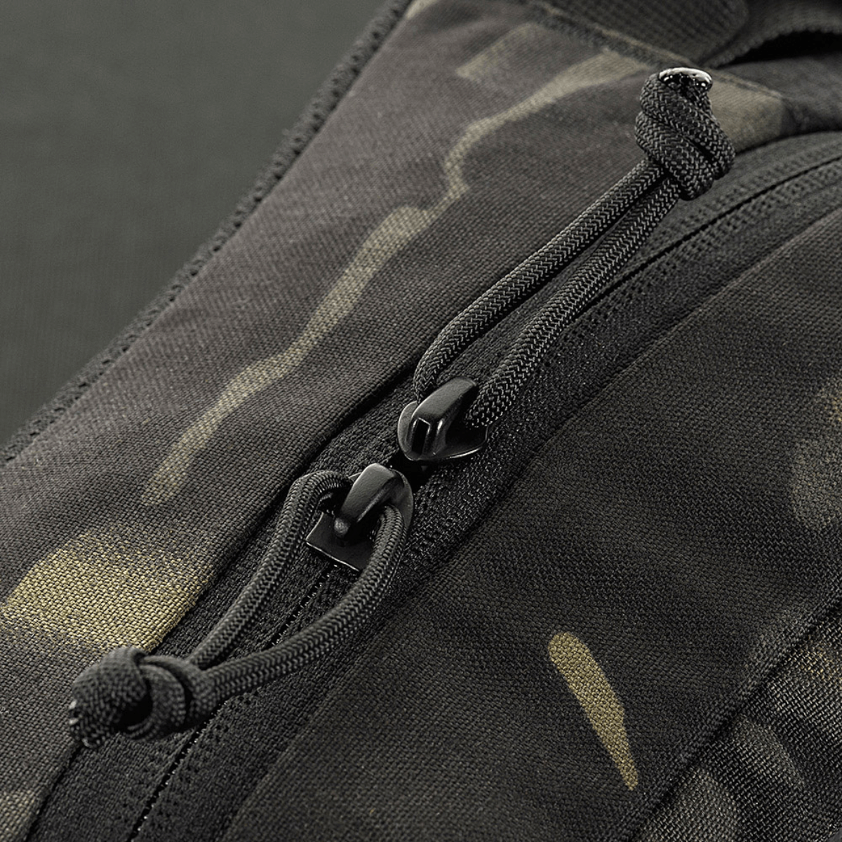 Lähikuva M‑Tac Elite Hex -vyölaukusta YKK-vetoketjulla Cordura 500D:llä, esillä taktinen muotoilu ja kestävyys.