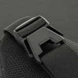 Yksityiskohta Woojin-soljesta M‑Tac Elite Hex -vyölaukussa, tukevalla remmillä ja Cordura-materiaalilla.
