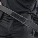 M-Tac taktinen vyö Cobra-lukolla käytössä, valmistettu kulutusta kestävästä nylon-webbingistä, sopii sotilaallisille ja ampujille.