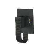 M-Tac modulaarinen pepperspray-indsats mustana polymerkomposit-versiona elastikilla ja Velcrolla helppoon asennukseen ja turvalliseen säilytykseen.