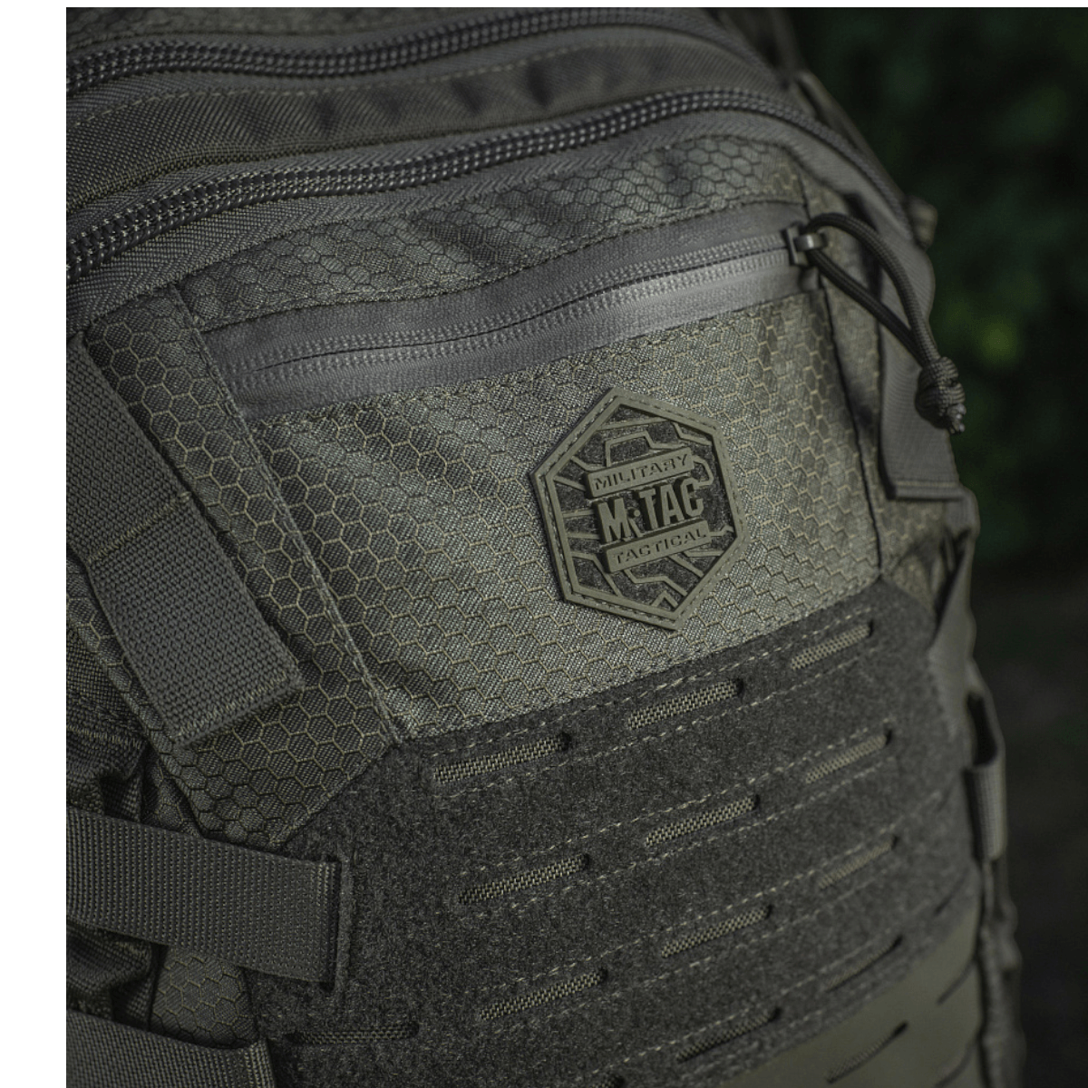 M-Tac Mission Rygsæk Elite Hex Cordura-materiaalista, ergonominen muotoilu ja MOLLE LASER CUT -järjestelmä, sopiva kestävyyteen ja toiminnallisuuteen.