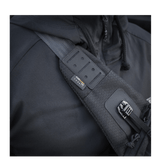 M-Tac Cross Taske Slim Elite Hex kannettuna olalla Cordura-materiaalista.