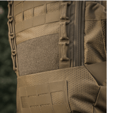 Lähikuva M-Tac reppu Large Elite Hex Gen. IV:stä voimakkaasta Cordura-materiaalista.