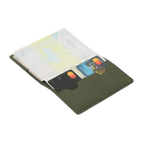 M‑Tac Pascover polymerikomposiitista pystysuunnaisella "Passport"-painatuksella, sisäisillä korttitaskuilla ja tyylikkäällä logolla, sopii matkustajille.