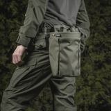M‑Tac Magasinsæk Dump Pouch Lite Elite kiinnitetty vyöhön lippaiden nopeaan säilytykseen ulkoilma-aktiviteeteissa.