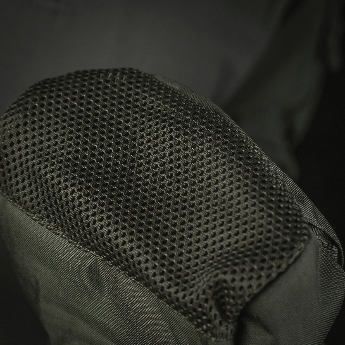 M‑Tac Magasinsæk Dump Pouch Lite Elite rei'ityksellä tuuletusta varten ja nopealukitusjärjestelmällä kestävästä Cordura 500D:stä.