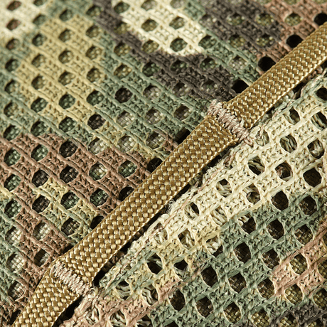 Yksityiskohtainen lähikuva M‑Tac Hjelmcover Shroud Elite MULTICAM-camossa, Cordura 500D ja erikoisverkkomateriaali, suunniteltu TOR-D-kypärille.