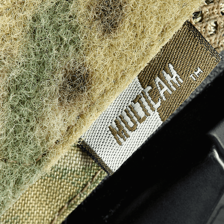 M‑Tac Hjelmcover Shroud Elite MULTICAM-maastokuvio ja Velcro-paneelit optimaaliseen naamiointiin ja lisävarusteiden kiinnitykseen.