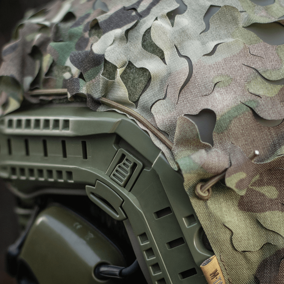 M‑Tac Vilha Hjelmcover FAST Multicam-kuvio Cordura 500D:llä suojaukseen ja naamiointiin FAST-kypärissä.