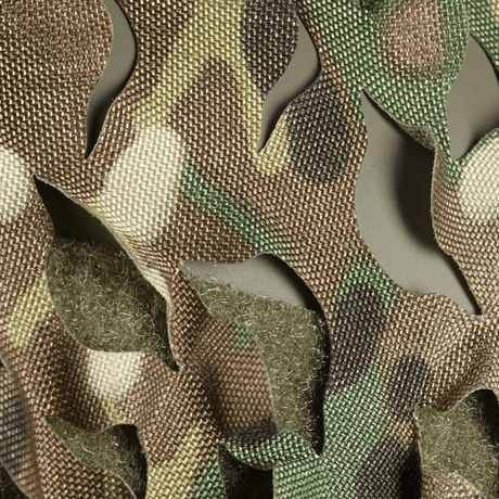 Lähikuva M‑Tac Vilha Hjelmcover FAST Multicam-kuviosta, Cordura 500D-materiaali, sopiva naamiointiin ja suojaukseen maastossa.