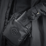 M‑Tac Pocket Bag Elite HEX kulutusta kestävässä materiaalissa robustilla YKK-vetoketjulla, sopii EDC-varusteiden ja pikkutarvikkeiden säilytykseen, musta muotoilu.