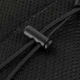 Yksityiskohta M‑Tac Pocket Bag Elite HEX:stä robusteilla YKK-vetoketjuilla, soveltuu pikkutarvikkeiden säilytykseen.