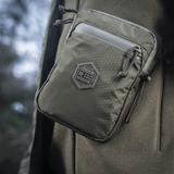 M‑Tac Pocket Bag Elite HEX vankassa, kulutusta kestävässä materiaalissa YKK-vetoketjuilla EDC-varusteille, avaimille ja työkaluill e, sopii päivittäiseen käyttöön.