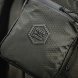 M‑Tac Pocket Bag Elite HEX kulutusta kestävässä materiaalissa YKK-vetoketjuilla. Sopii EDC-varusteiden ja avaimien säilytykseen.