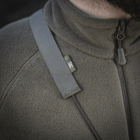 M‑Tac Pocket Bag Elite HEX -kantohihna kestävässä YKK-vetoketjuisessa fleecetakissa, ihanteellinen EDC-varusteille ja arkeen.