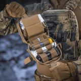 M-Tac Horisontal Medic Lomme Large Elite tukevassa materiaalissa, NIJ-sertifiointi, taktinen tan-väri, galleria-asento 1, avattu IFAK-järjestimellä.