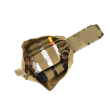 M‑Tac Medic Pouch Vertical Large Elite avoinna järjestetyillä ensiapuvälineillä, kestävä Cordura 500D -muotoilu.