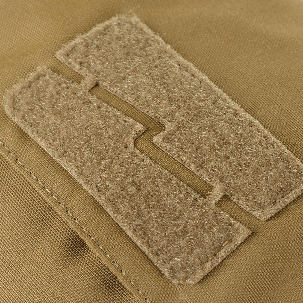 Lähikuva M-Tac Pouch Sukharka Gen.3 XL:stä Velcro-panelilla tarroille ja tunnisteille, valmistettu Cordura 500D:stä.