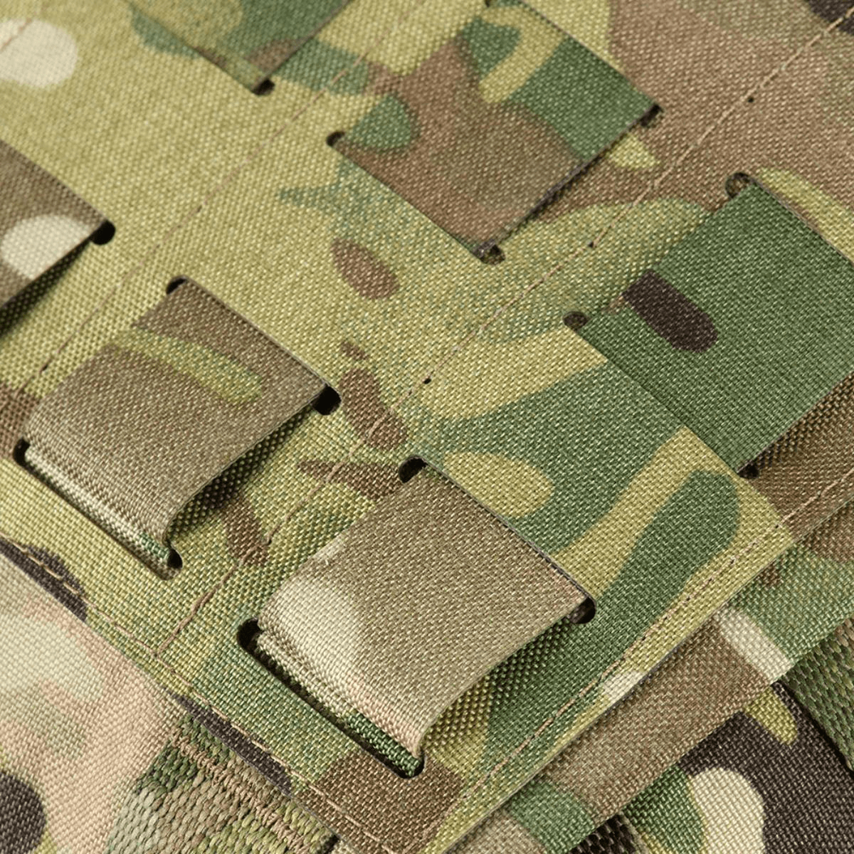 Lähikuva M-Tac Pouch Sukharka Gen.3 XL:stä maastokuvioituna, MOLLE-järjestelmä ja kestävä Cordura 500D -materiaali.