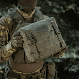 M-Tac Pouch Sukharka Gen.3 XL kenttäkäytössä, MOLLE-järjestelmä ja Cordura 500D -materiaali.