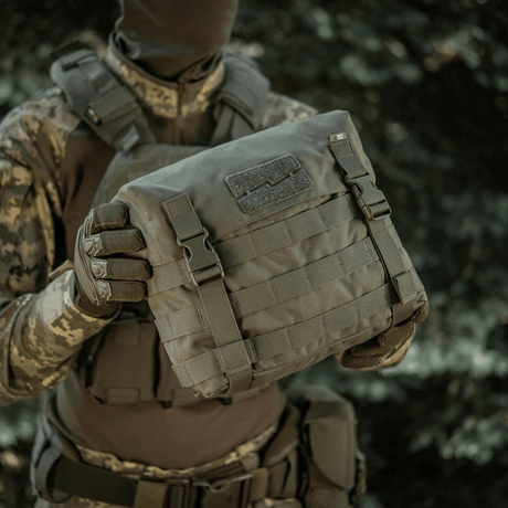 M-Tac Pouch Sukharka Gen.3 XL kenttäkäytössä, MOLLE-järjestelmä ja Cordura 500D -materiaali.
