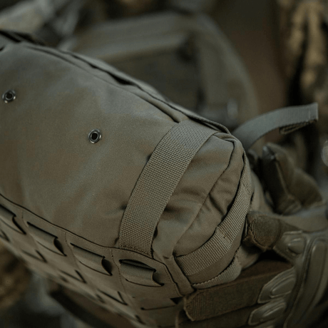 M-Tac Pouch Sukharka Gen.3 XL Cordura 500D:stä, asennettuna varusteisiin MOLLE-järjestelmällä ja Woojin-hardwarella.