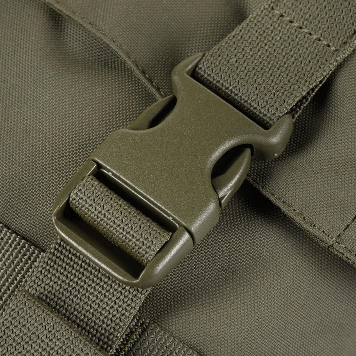 Lähikuva Fastex-lukosta M-Tac Pouch Sukharka Gen.3 XL:ssä, Cordura 500D -materiaalista.