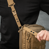M-Tac Tablet Bag Laser Cut Hex vinosti, voimakas olkahihna ja käytännöllinen taskusuunnittelu EDC:hen ja piilotuskantoon.