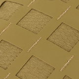 Lähikuva M-Tac Tablet Bag Laser Cut Hexistä Laser Cut MOLLE -paneelilla Cordura-materiaalissa.