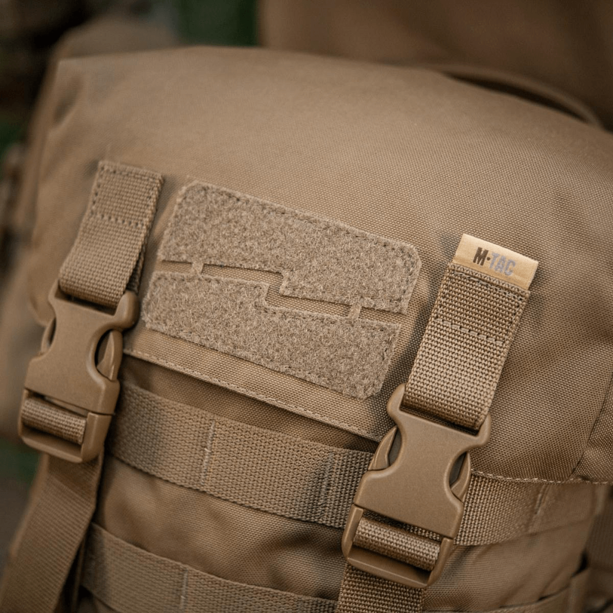 M-Tac Sukharka Gen.3 Pouch, Cordura 500D ja fastex-lukko, MOLLE-interface näkyvissä.