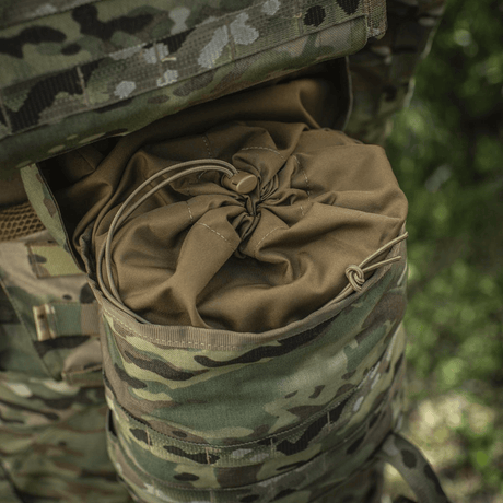 M-Tac Sukharka Gen.3 Pouch, Cordura 500D, nyörikiinnitys ja fastex-lukko, kiinnitetty MOLLE-interfaceen.