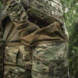 M-Tac Sukharka Gen.3 Pouch maastokuvioituna kiinnitettynä sotilasvarustukseen, näyttää säilytystilan ja Cordura 500D:n.