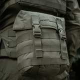 M-Tac Sukharka Gen.3 Pouch käytössä, Cordura 500D, MOLLE-interface ja säädettävä läppä.