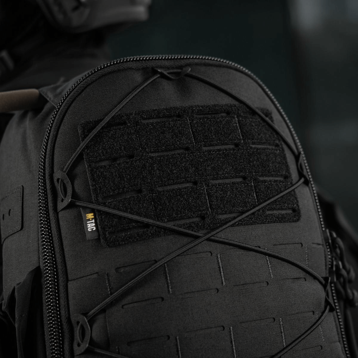 M-Tac STURM Elite -reppu MOLLE Laser Cut -etuosalla, Cordura-materiaaleista, 15L kapasiteetti taktiseen käyttöön.