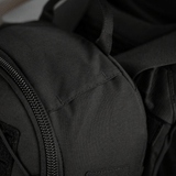 Lähikuva M-Tac STURM Elite -repusta Cordura-materiaalilla, tukeva vetoketju ja kestävä muotoilu taktiseen käyttöön.