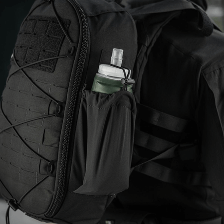 M-Tac STURM Elite -reppu sivutaskulla elastisesta Flex-materiaalista varusteiden säilytykseen, valmistettu Cordura-materiaalista.