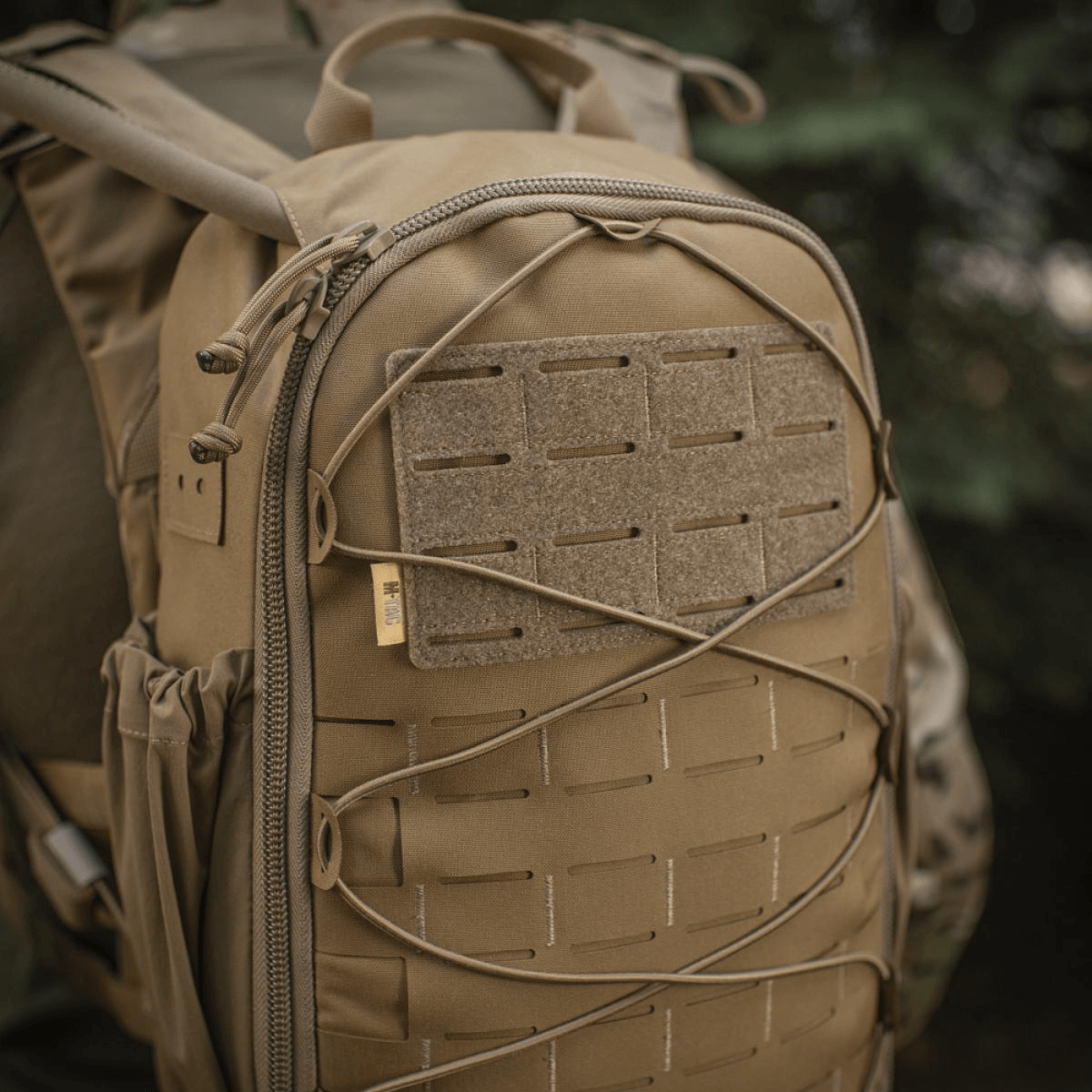 M-Tac STURM Elite -reppu Cordura-materiaalista MOLLE Laser Cut -paneelilla ja joustavilla sivutaskuilla, taktiseen käyttöön.